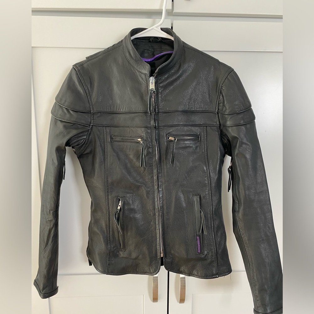 Interstate Leather Women’s Black Leather Moto Jacket. Size S